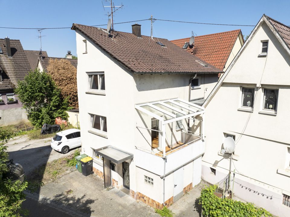 solide-grundlage-fuer-ihr-wohnprojekt-renovierungsbeduerftige-doppelhaushaelfte 